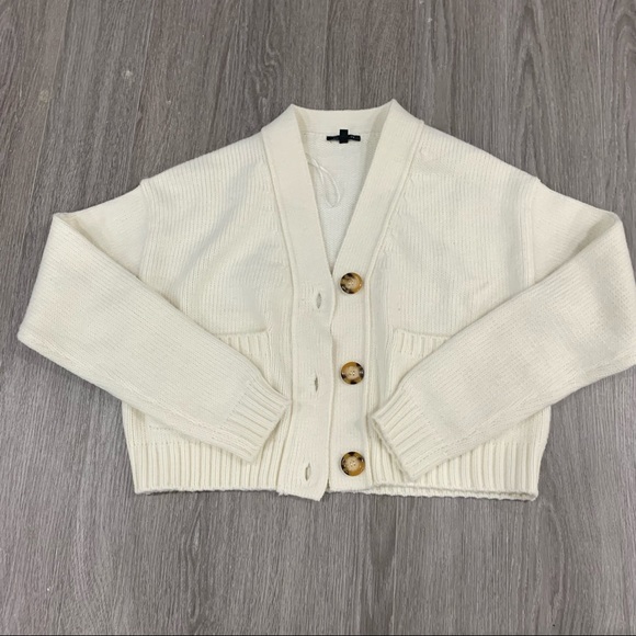 Dynamite Sweaters - Dynamite Sweater Cardigan
Color: Cream
Size: S